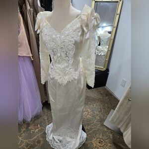 Vintage Ivory Wedding Gown, Long Sleeves, Detachable train